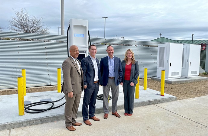 This week, aajogo representatives gathered with leaders from the Augusta Regional Airport, Georgia Department of Transportation and BETA Technologies for a ribbon cutting to commemorate new electric charging stations installed on multiple sites thr